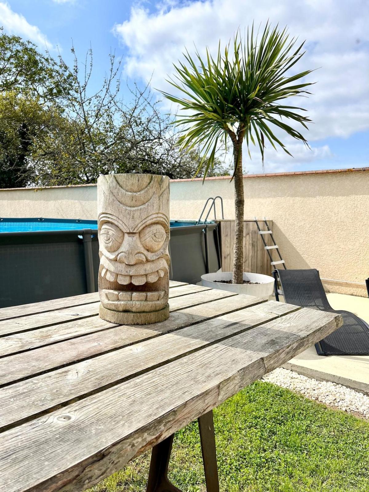 Le Retro Champlay Villa Exterior photo